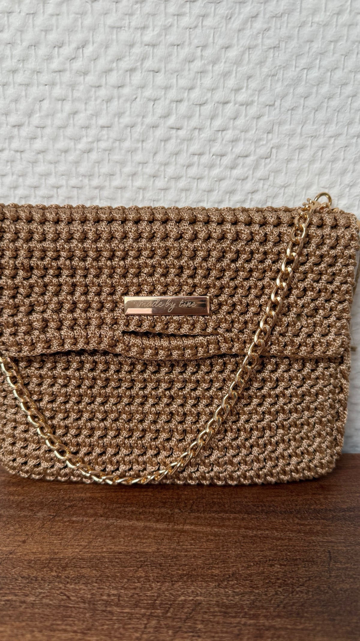 Lady in darkbeige