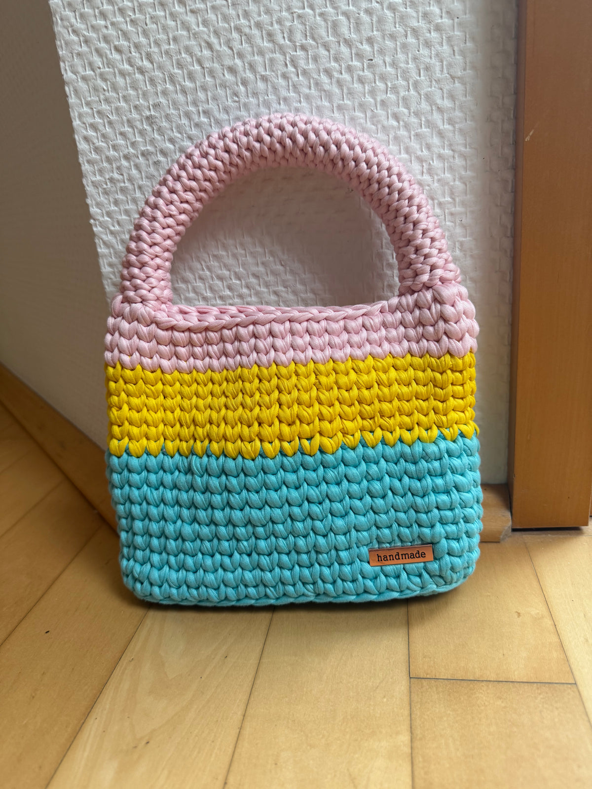 Coco blue kiss yellow