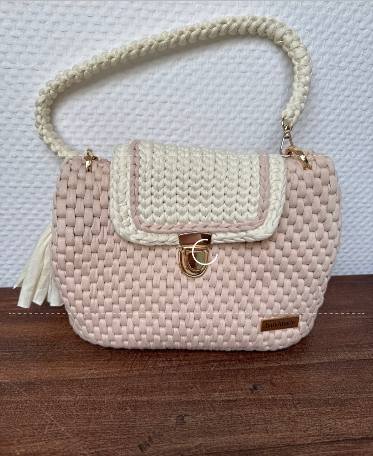 Classic beige kiss offwhite