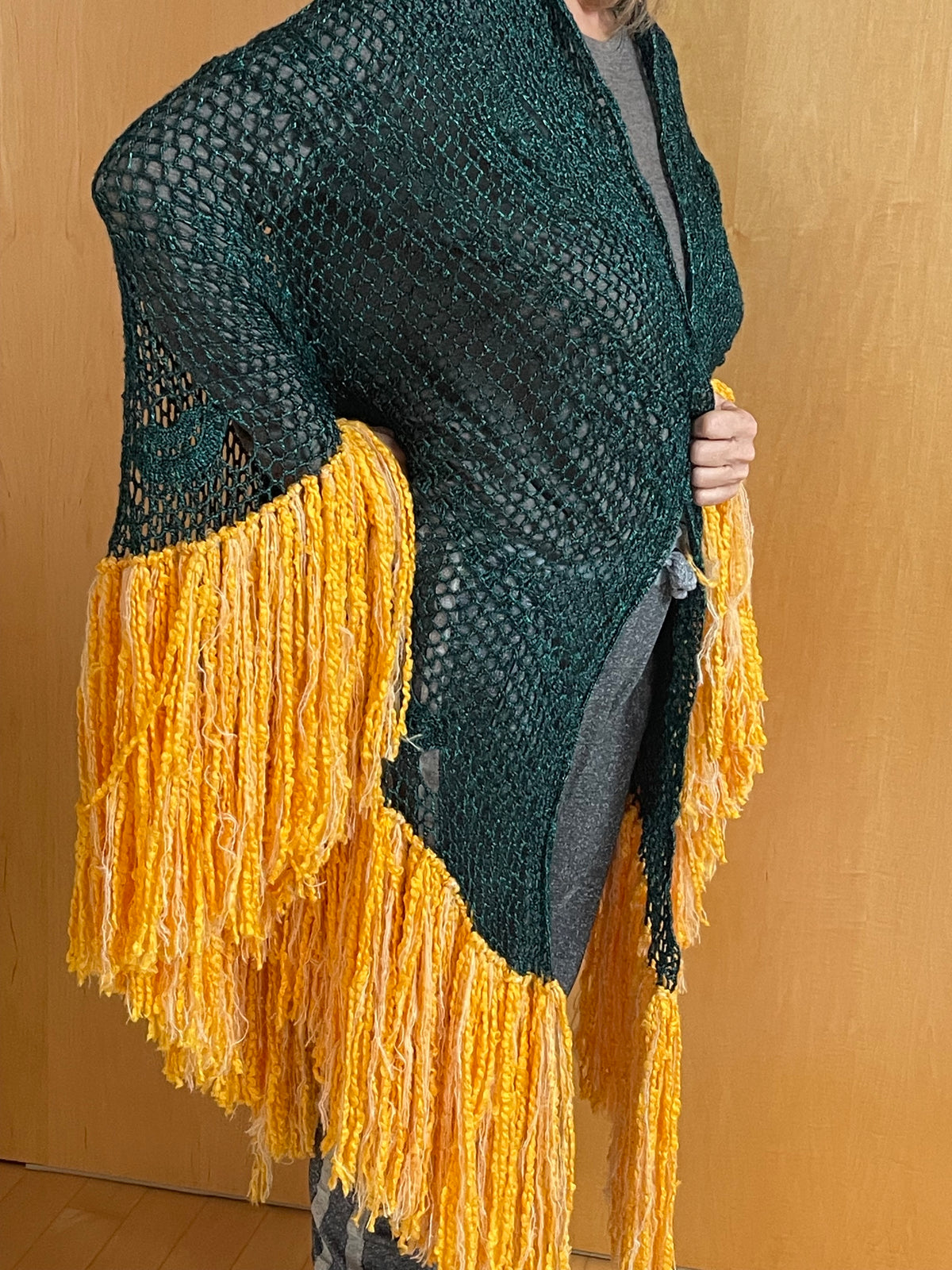 Poncho green kiss yellow