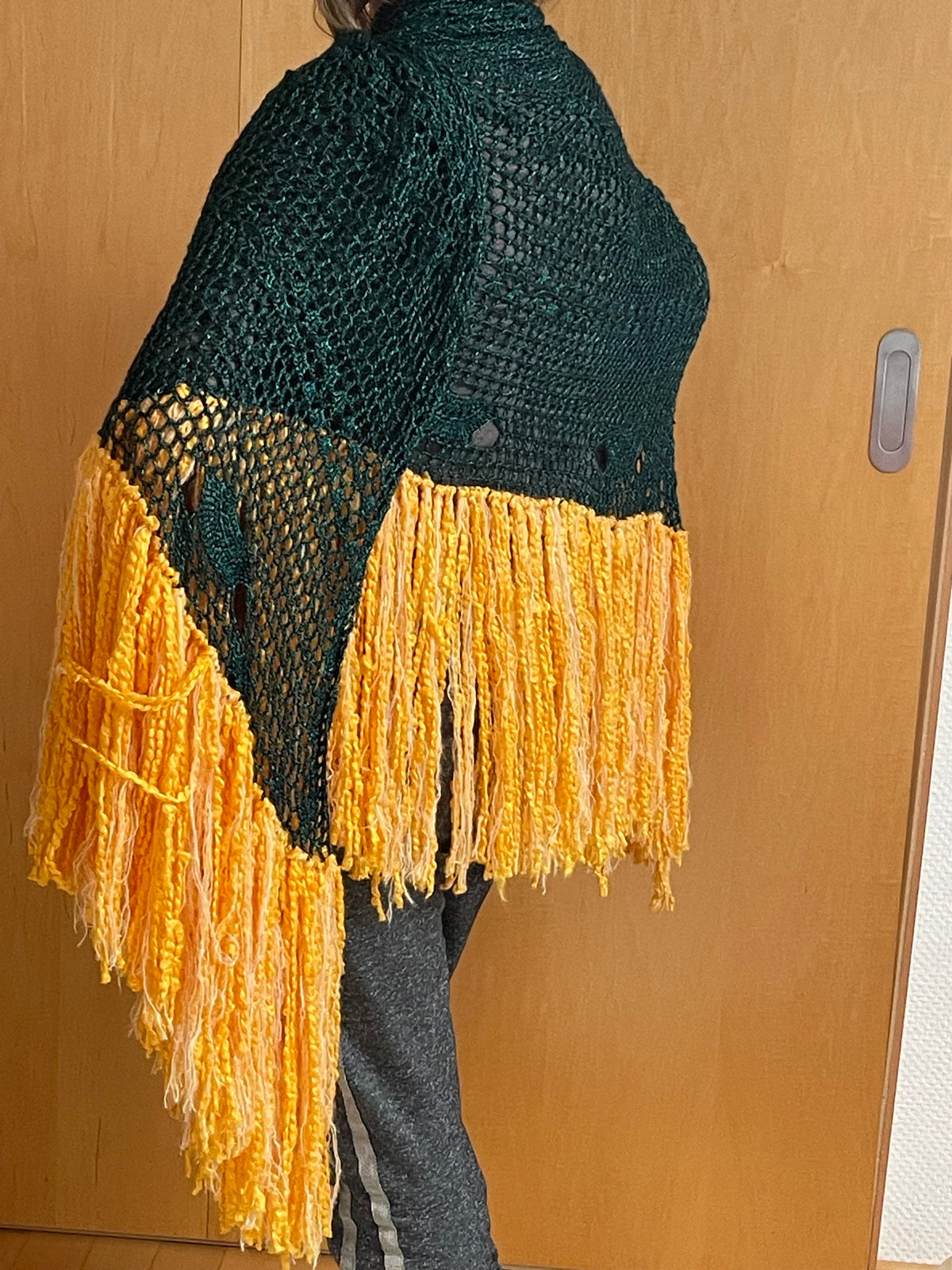 Poncho green kiss yellow